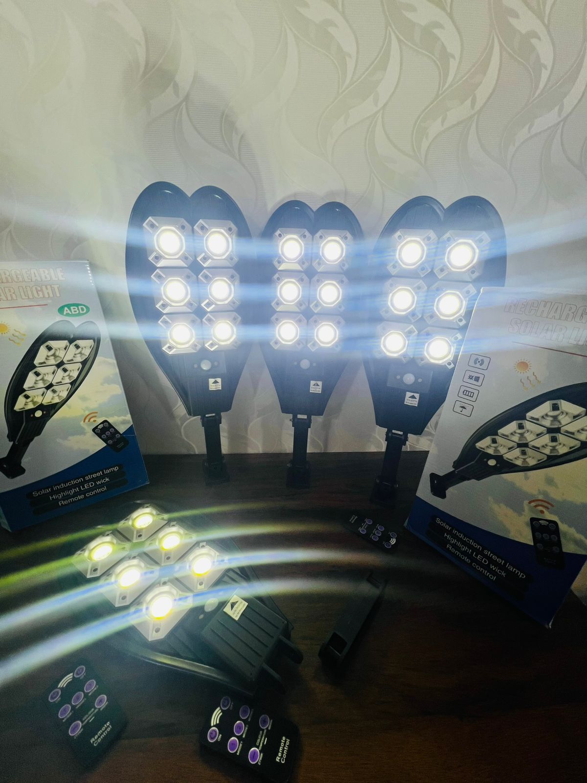 200W Waterproof Built in Battery for Garden, Street, Deck, Yard, Garage Solar Light